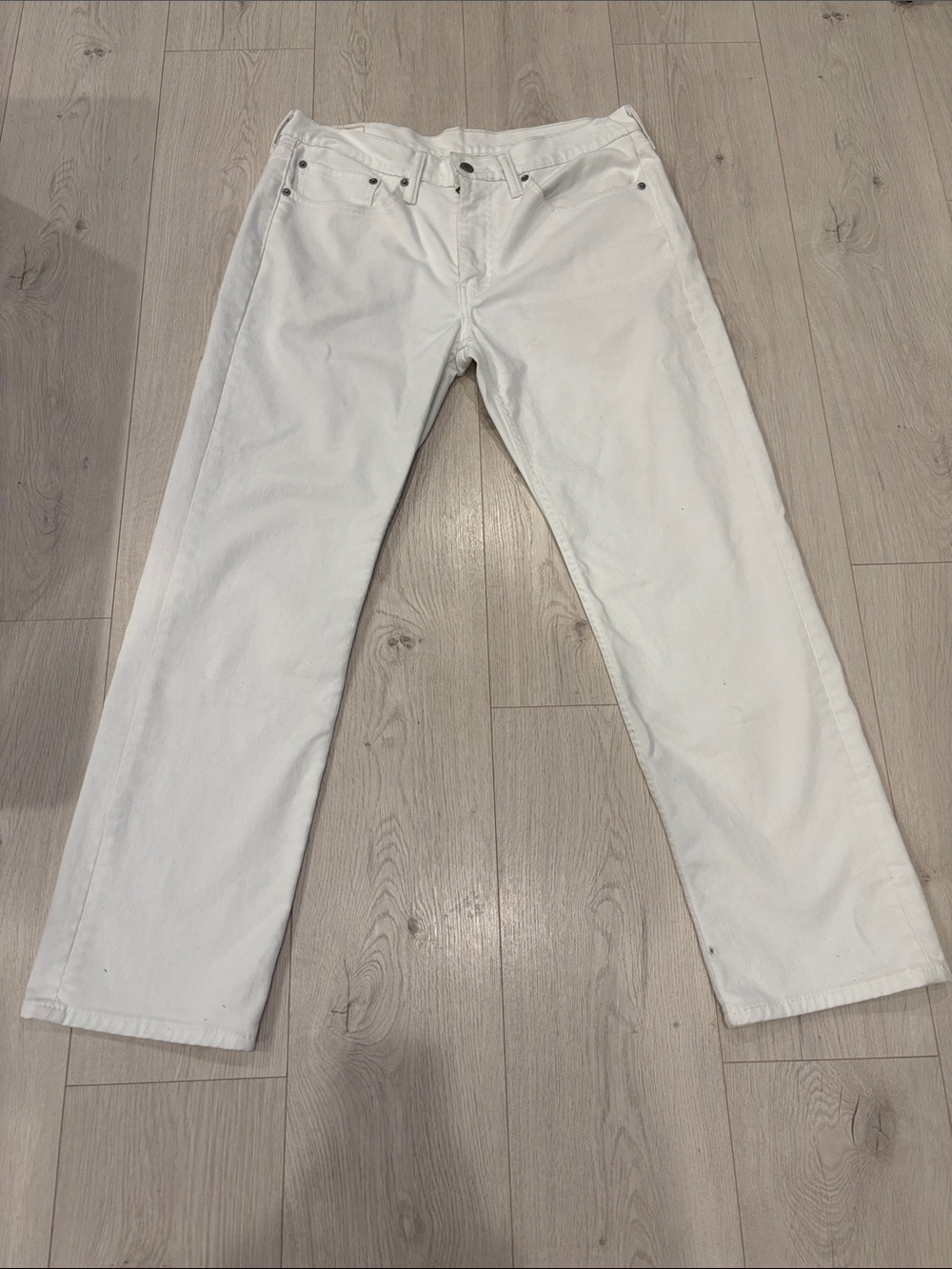 Relaxed Fit Men's White Jeans - Clean Casual Style